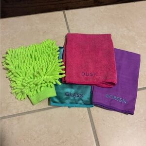 Cleaning cloths set of 4 includes dust (2 styles), glass and screen. Washable